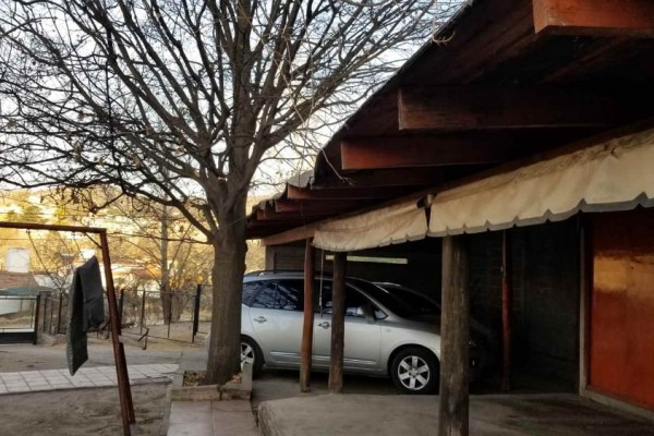 Casa 4 habitaciones dormitorios Villa Carlos Paz cerca del centro y a 100m del rio