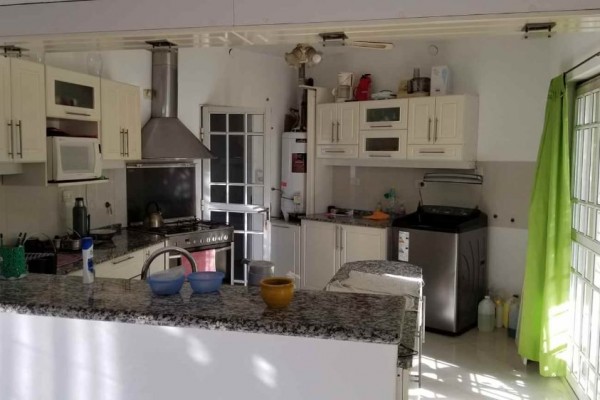 Casa 4 habitaciones dormitorios Villa Carlos Paz cerca del centro y a 100m del rio