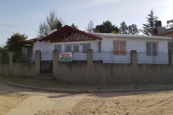 Casa 4 habitaciones dormitorios Villa Carlos Paz cerca del centro y a 100m del rio