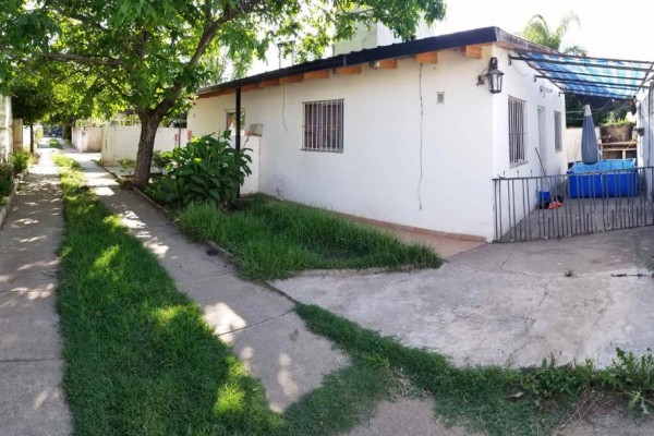 Casa con 2 departamentos con entrada independiente