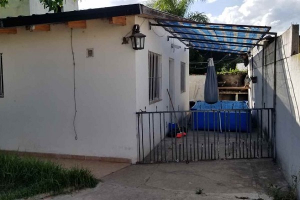 Casa con 2 departamentos con entrada independiente