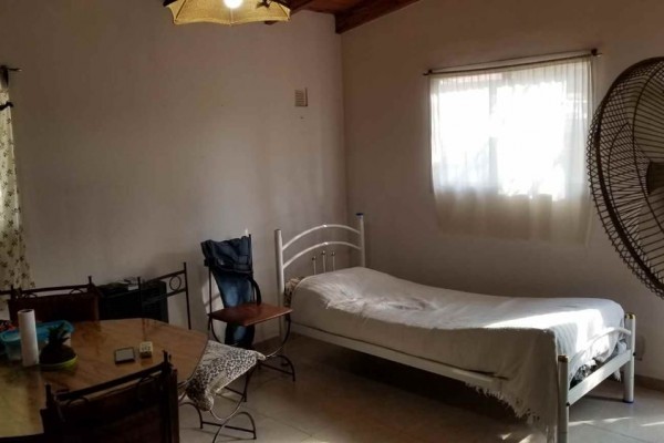 Casa con 2 departamentos con entrada independiente
