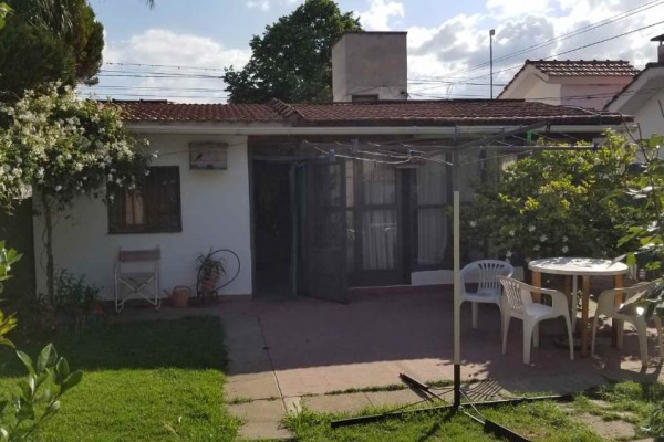 Casa con 2 departamentos con entrada independiente