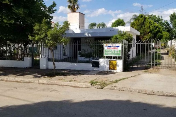 Casa con 2 departamentos con entrada independiente
