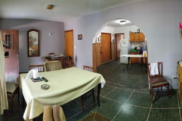 Casa con 2 departamentos con entrada independiente