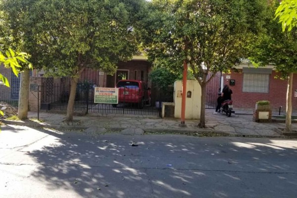 Complejo de 3 departamentos de 2 dormitorios cada uno centricos B° Villa Dominguez alta rentabilidad Oportunidad