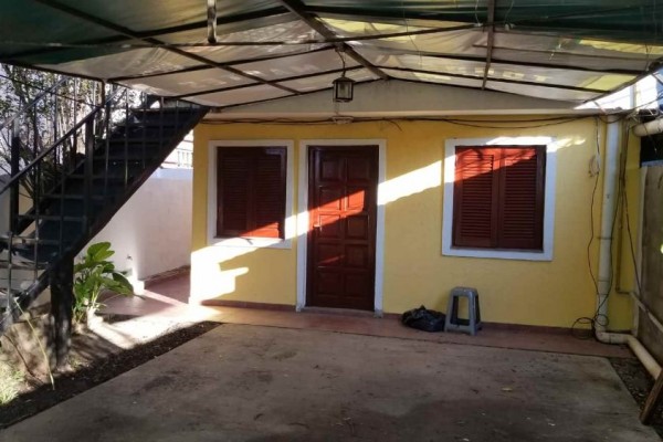 Complejo de 3 departamentos de 2 dormitorios cada uno centricos B° Villa Dominguez alta rentabilidad Oportunidad