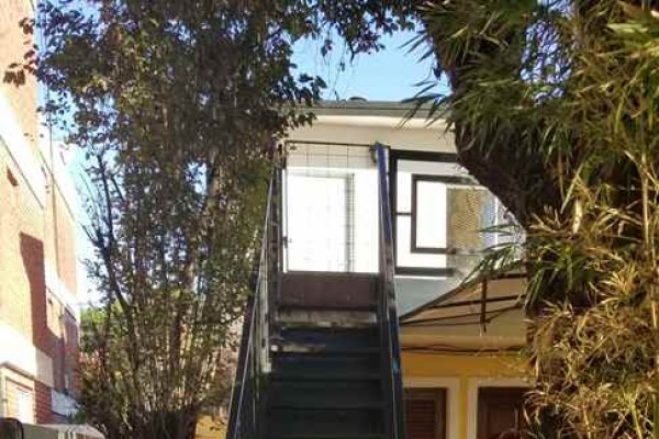 Complejo de 3 departamentos de 2 dormitorios cada uno centricos B° Villa Dominguez alta rentabilidad Oportunidad