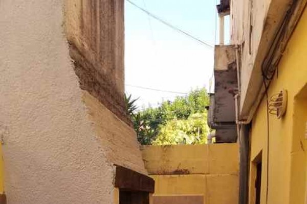 Complejo de 3 departamentos de 2 dormitorios cada uno centricos B° Villa Dominguez alta rentabilidad Oportunidad