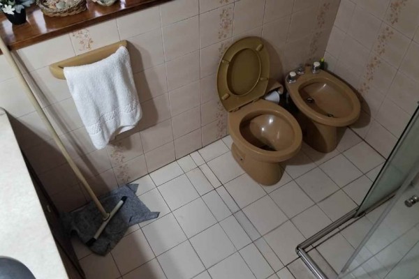 Casa centrica con departamento ideal para transformación para uso multiple comercial o profecional
