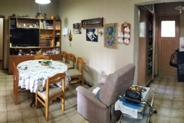 Casa centrica con departamento ideal para transformación para uso multiple comercial o profecional