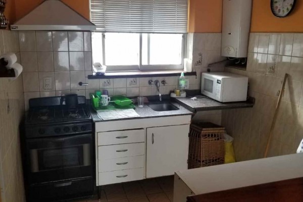 Casa centrica con departamento ideal para transformación para uso multiple comercial o profecional