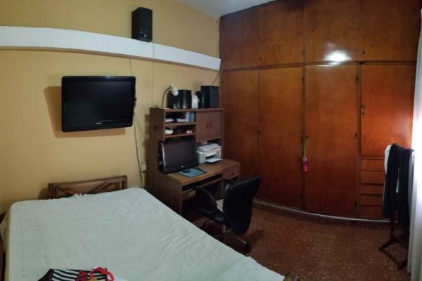 Casa centrica con departamento ideal para transformación para uso multiple comercial o profecional