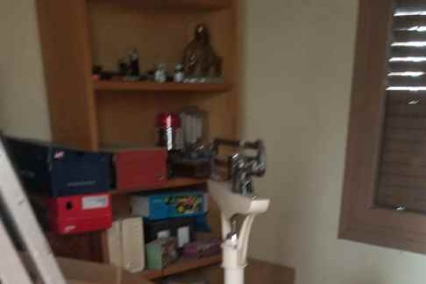 Casa centrica con departamento ideal para transformación para uso multiple comercial o profecional