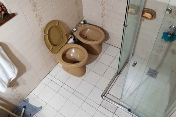 Casa centrica con departamento ideal para transformación para uso multiple comercial o profecional