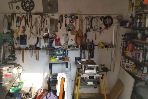 Casa centrica con departamento ideal para transformación para uso multiple comercial o profecional
