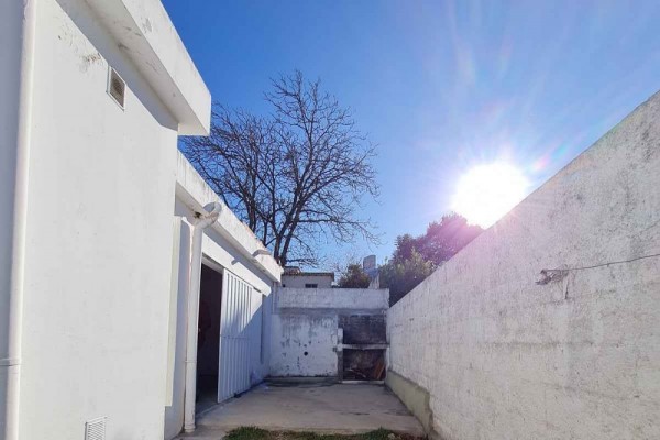 Casa interna de 2 dormitorios patio compartido cochera 1 vehiculo gas natural