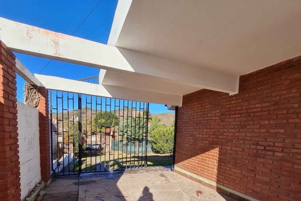 Casa interna de 2 dormitorios patio compartido cochera 1 vehiculo gas natural