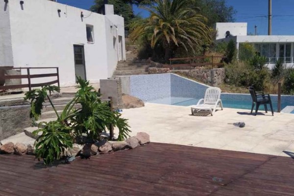 Complejo 3 deptos con costa al lago y pileta