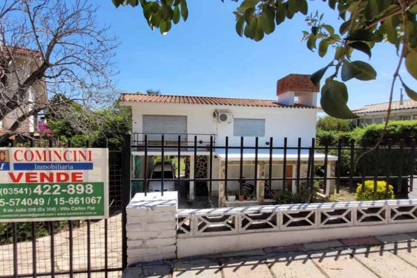 Bo Jose Muñoz a 6 cuadras de pleno centro 2 dormitorios, cocina, estar comedor, living. Pileta