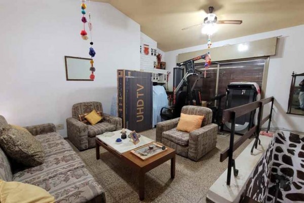 Bo Jose Muñoz a 6 cuadras de pleno centro 2 dormitorios, cocina, estar comedor, living. Pileta