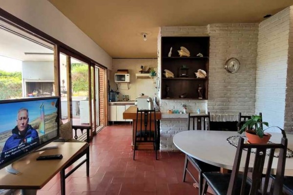 Bo Jose Muñoz a 6 cuadras de pleno centro 2 dormitorios, cocina, estar comedor, living. Pileta