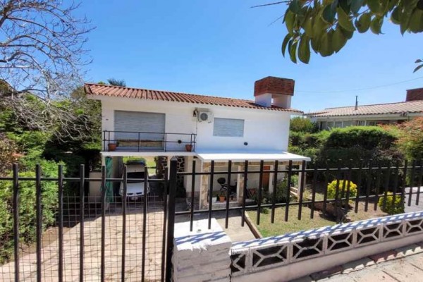 Bo Jose Muñoz a 6 cuadras de pleno centro 2 dormitorios, cocina, estar comedor, living. Pileta