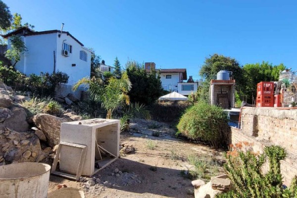 Inmueble con dos departamentos independientes de 2 dormitorios y uno respectivamente
