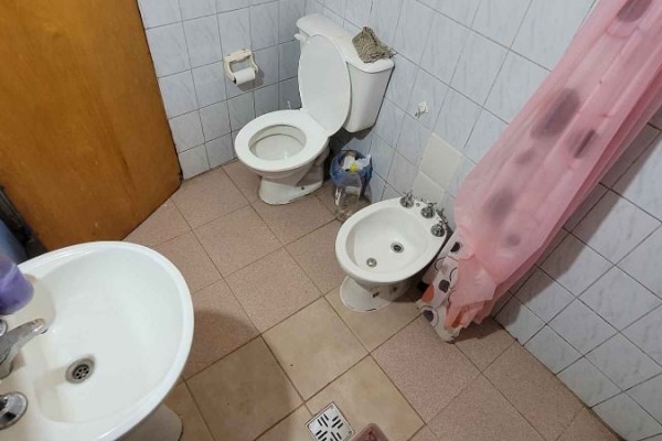 Inmueble con dos departamentos independientes de 2 dormitorios y uno respectivamente