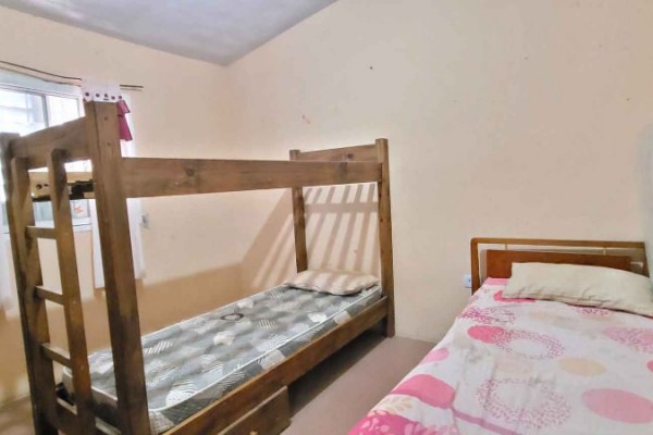 Inmueble con dos departamentos independientes de 2 dormitorios y uno respectivamente