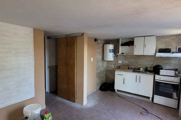 Inmueble con dos departamentos independientes de 2 dormitorios y uno respectivamente