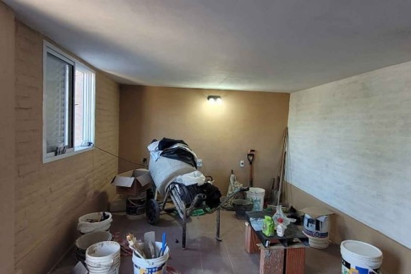 Inmueble con dos departamentos independientes de 2 dormitorios y uno respectivamente