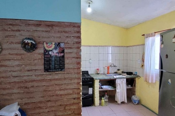 Inmueble con dos departamentos independientes de 2 dormitorios y uno respectivamente