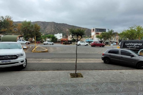 Amplio Local Sobre Colectora Av. San Martin ex Inmobiliaria Picatto