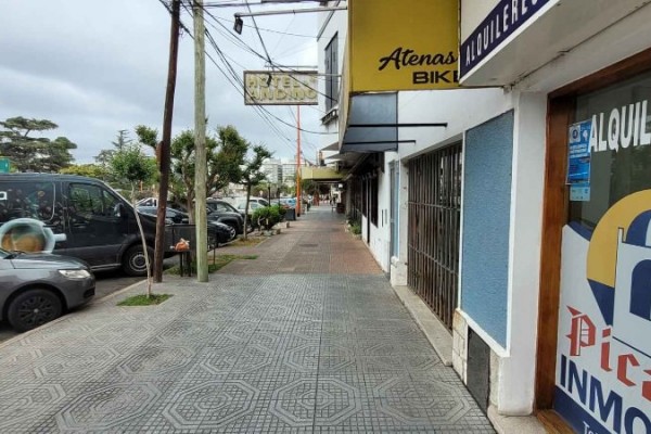 Amplio Local Sobre Colectora Av. San Martin ex Inmobiliaria Picatto