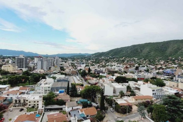 Hermoso departamento muy amplio de 1 dormitorio para 2/3 personas edificio Melos Carlos Paz