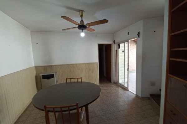 CASA EN VENTA - 3 DORMITORIOS - EXELENTE UBICACION CON RAPIDA SALIDA A LA AUTOPISTA 
