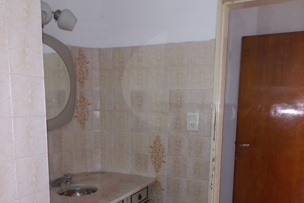 CASA EN VENTA - 3 DORMITORIOS - EXELENTE UBICACION CON RAPIDA SALIDA A LA AUTOPISTA 