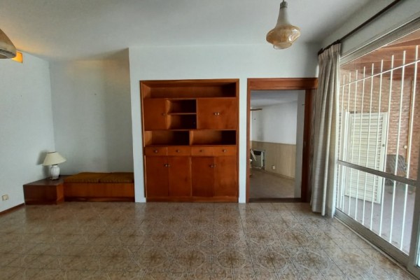 CASA EN VENTA - 3 DORMITORIOS - EXELENTE UBICACION CON RAPIDA SALIDA A LA AUTOPISTA 