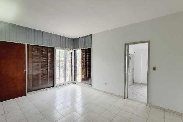 hermosa casa centrica 2 dormitorios, 2 baños, garaje  amplio estar comedor, amplia cocina comedor, quincho con asador, pileta