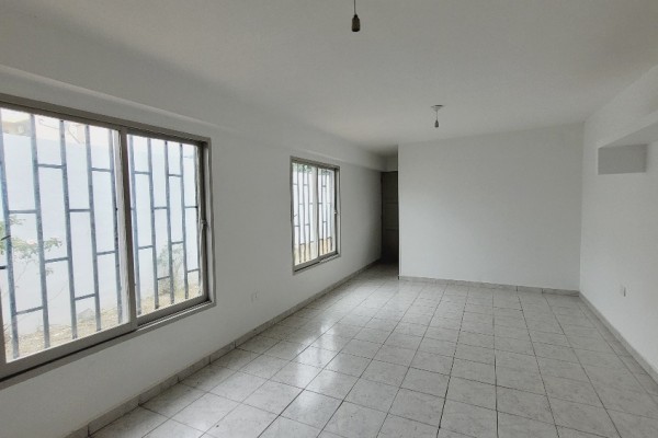 hermosa casa centrica 2 dormitorios, 2 baños, garaje  amplio estar comedor, amplia cocina comedor, quincho con asador, pileta