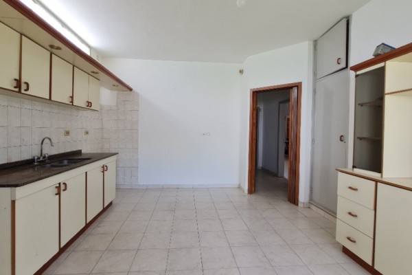 hermosa casa centrica 2 dormitorios, 2 baños, garaje  amplio estar comedor, amplia cocina comedor, quincho con asador, pileta