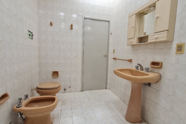 hermosa casa centrica 2 dormitorios, 2 baños, garaje  amplio estar comedor, amplia cocina comedor, quincho con asador, pileta