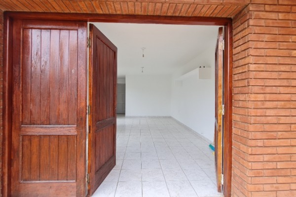 hermosa casa centrica 2 dormitorios, 2 baños, garaje  amplio estar comedor, amplia cocina comedor, quincho con asador, pileta