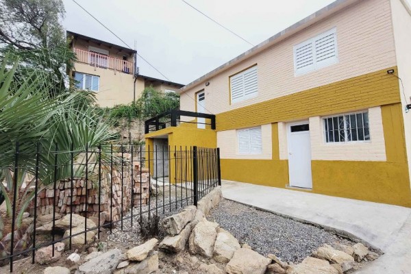 Inmueble con dos departamentos independientes de 2 dormitorios y uno respectivamente