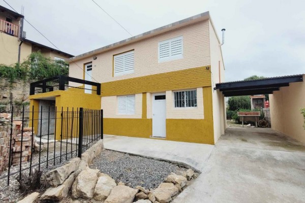 Inmueble con dos departamentos independientes de 2 dormitorios y uno respectivamente
