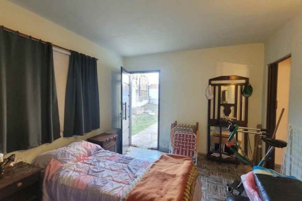 Casa 2 dormitorios amplio parque a 15 cuadras del centro