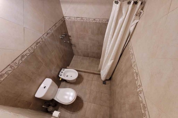 Casa 1 dormitorio amplio estar comedor, estructura con techo a terminar 