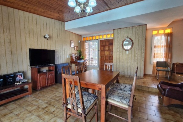 CASA EN VENTA - 2 DORMITORIOS -  BARRIO JOSE MUÑOZ