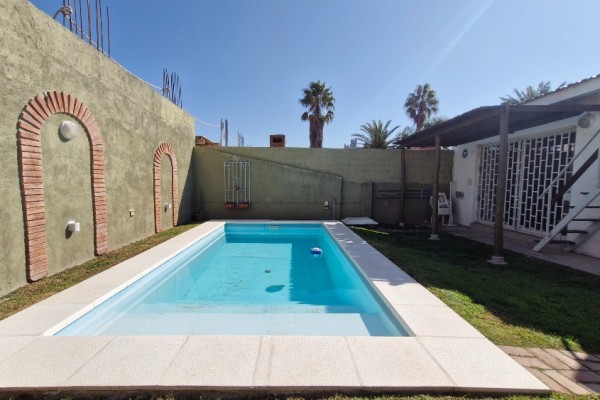 CASA EN VENTA - 2 DORMITORIOS -  BARRIO JOSE MUÑOZ